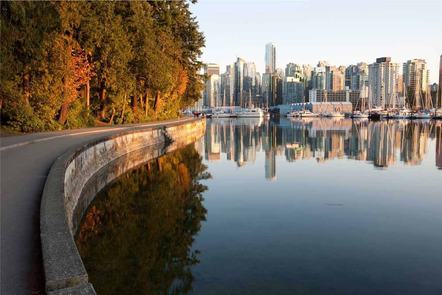 Harbour walkway in Vancouver's Stanley Park